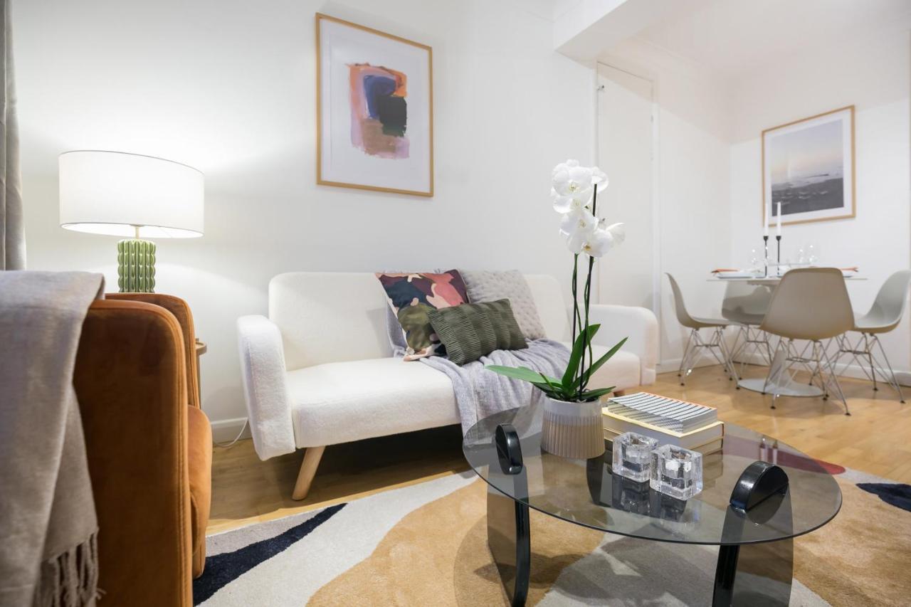 Perfectly Located 1 Bed Apartment Above Tube Station London Luaran gambar