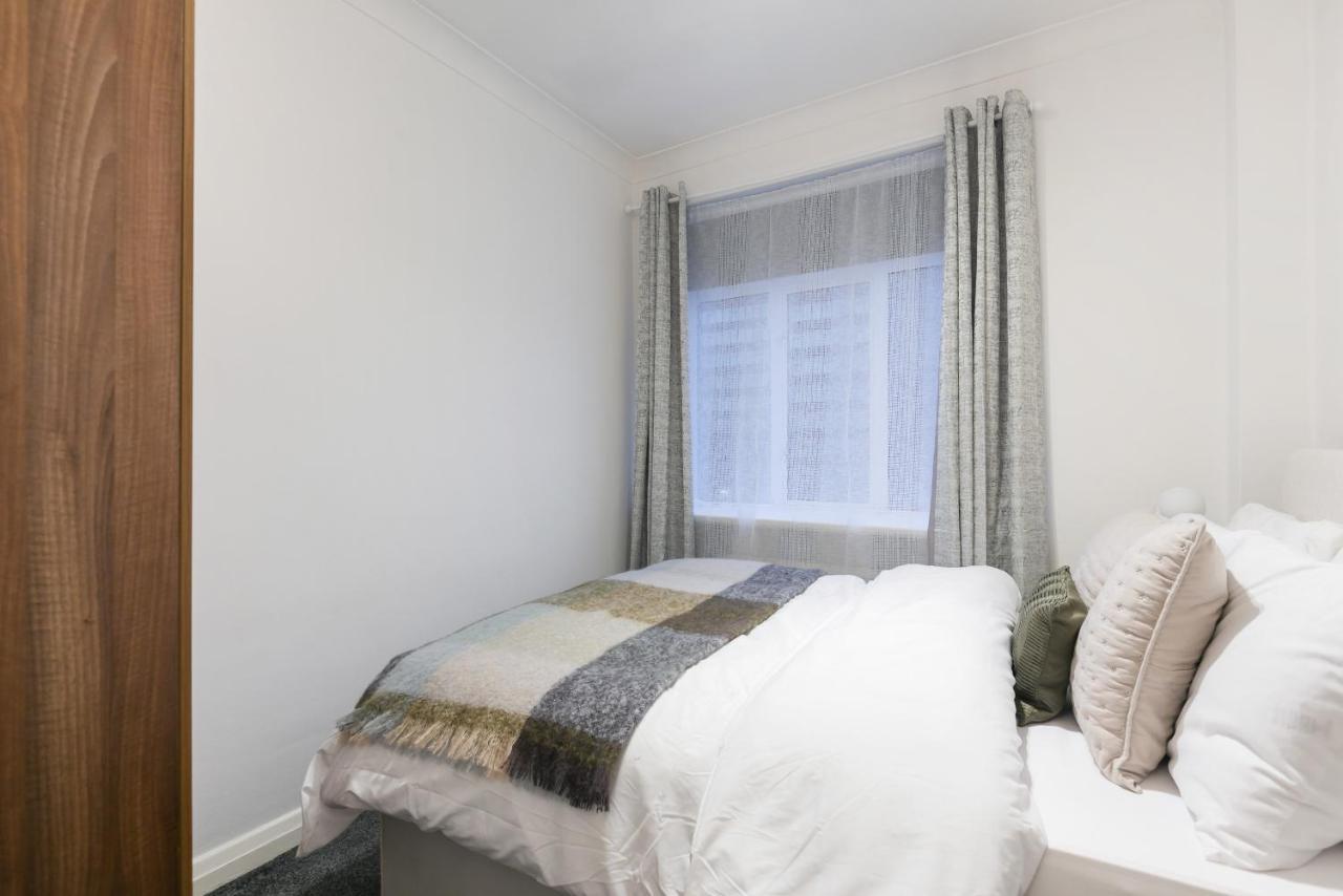 Perfectly Located 1 Bed Apartment Above Tube Station London Luaran gambar