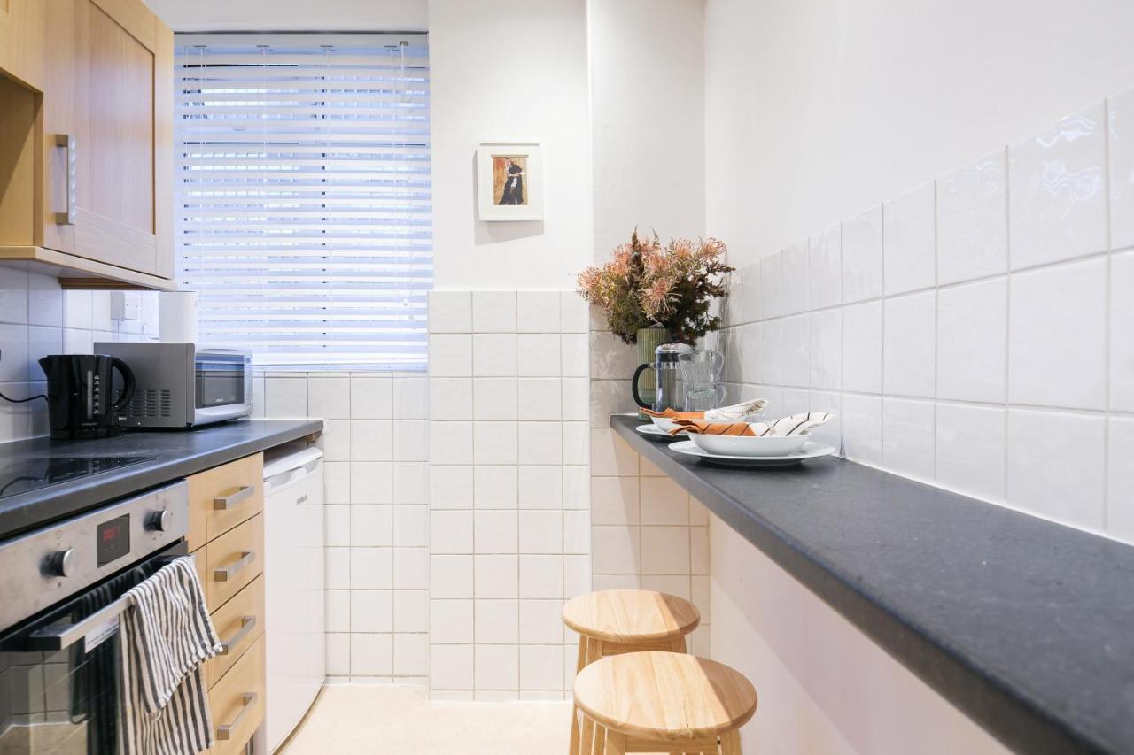 Perfectly Located 1 Bed Apartment Above Tube Station London Luaran gambar