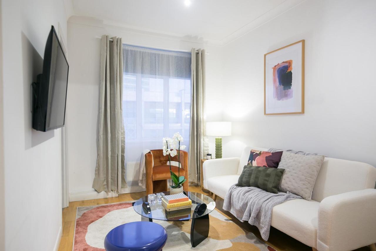 Perfectly Located 1 Bed Apartment Above Tube Station London Luaran gambar
